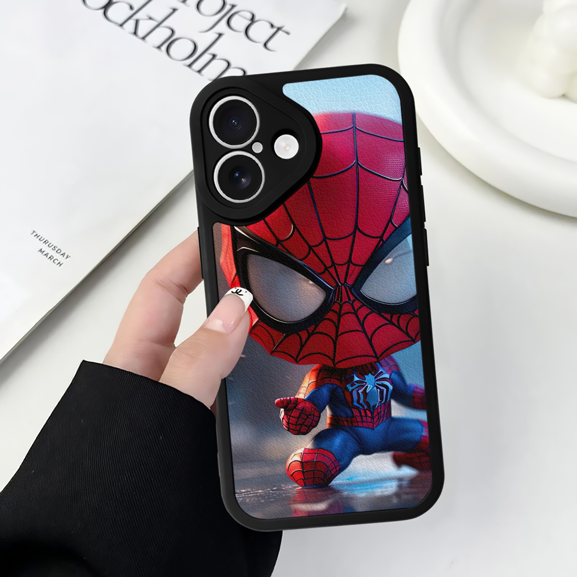 （画像用） Spider Man スパイダーマン 【iPhone 16シリーズ対応】シリコンスマホケース（レザー調） 材質：シリコン